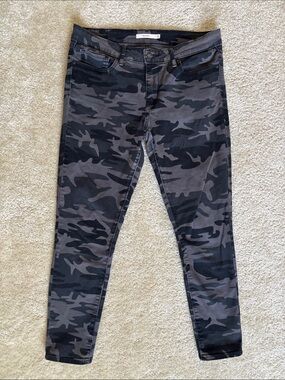 Levi's Women's Skinny Jeans - Gray & Black Camo
